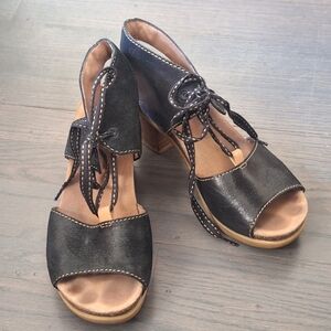 Dansko Shoes Dez Black Women’s Size 37 Lace-Up Open-Toe Heels Clogs Sandals